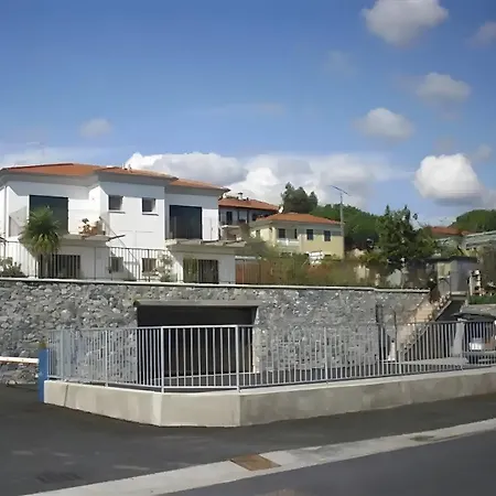 Apartman Trilocale Con Piscina Vista Mare