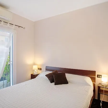 Apartman Trilocale Con Piscina Vista Mare Diano Castello