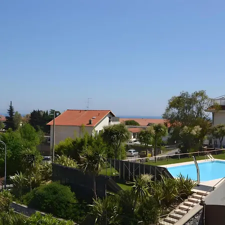 Trilocale Con Piscina Vista Mare Diano Castello