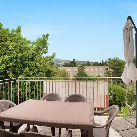 Trilocale Con Piscina Vista Mare * Diano Castello